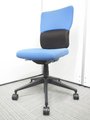 背もたれが高いシンプルな事務椅子が入荷！腰のあたりが厚くなっておりしっかりとサポート！
