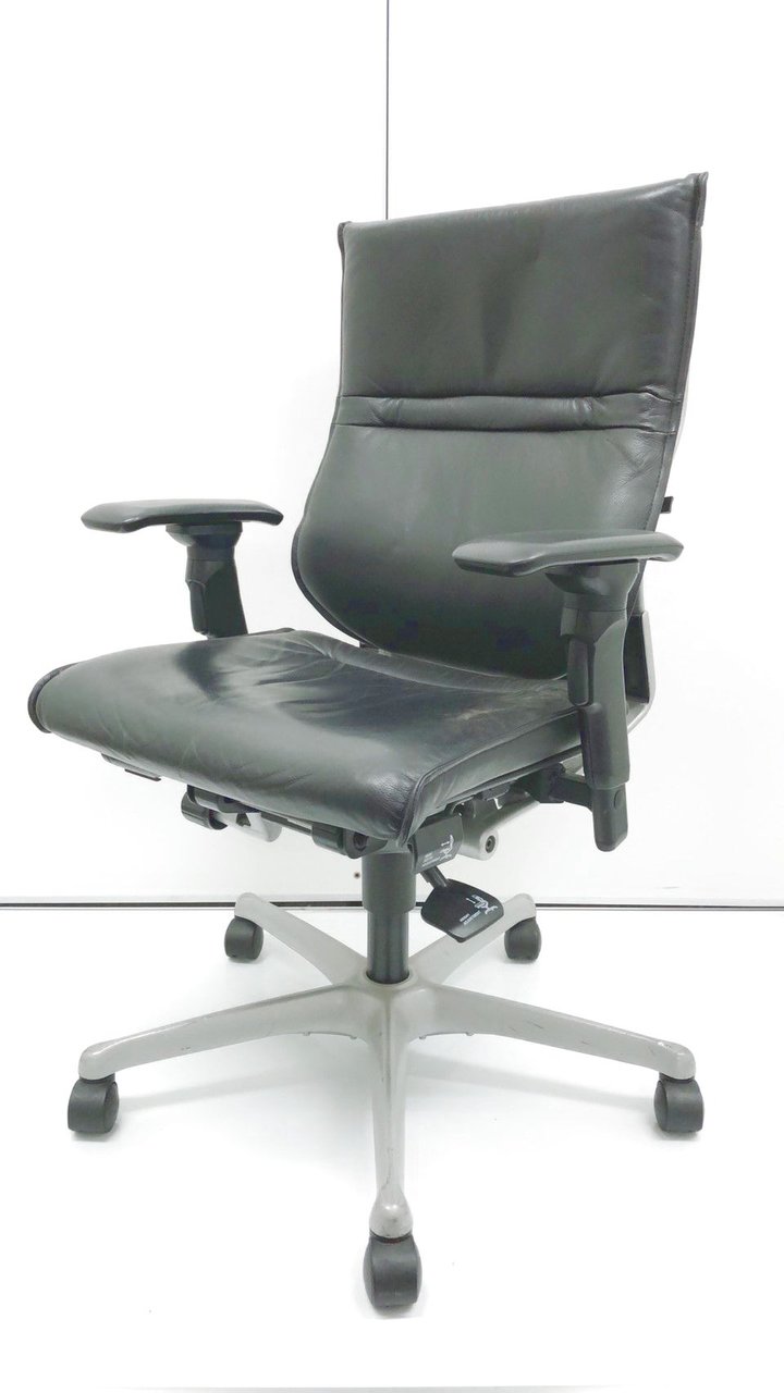 【残り1点の為、特別限定価格】【本革、高級チェアが1台限定入荷！】【すでに生産終了のレアなチェア】
                        エルシオ 
                                    中古
            