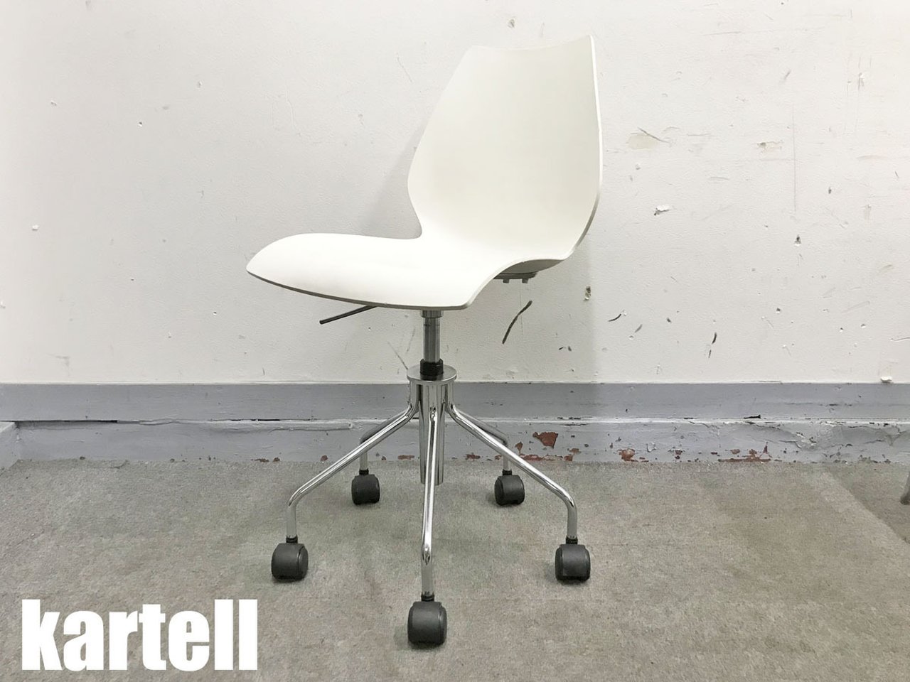 kartell/カルテル　マウイキャスターチェア　アームレス　ヴィコ・マジストレッティ　白
                        カルテル
                                    中古
            