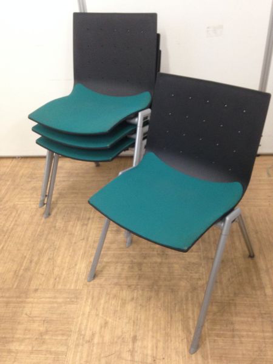 【4脚セット販売】スタッキングチェア4脚セットの入荷です！グリーン色＋ブラック色
                        その他シリーズ
                                    中古
            