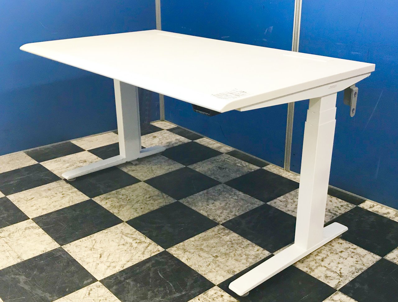 【上下昇降デスクが安い！】【なんと通常の30％OFF！】2017年製！オカムラ製上下昇降デスクSwift(スイフト)2台入荷！ 働き方改革の推進に！！ 
                        スイフト 
                                    中古
            