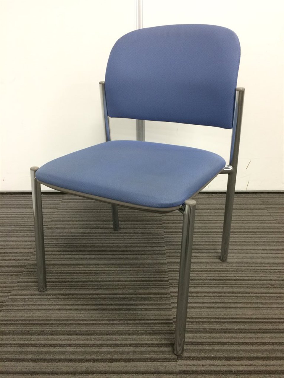 【限定！2脚入荷！】飽きの来ないシンプルなデザイン！比較的軽量なスタッキングチェア！！
                        その他シリーズ
                                    中古
            