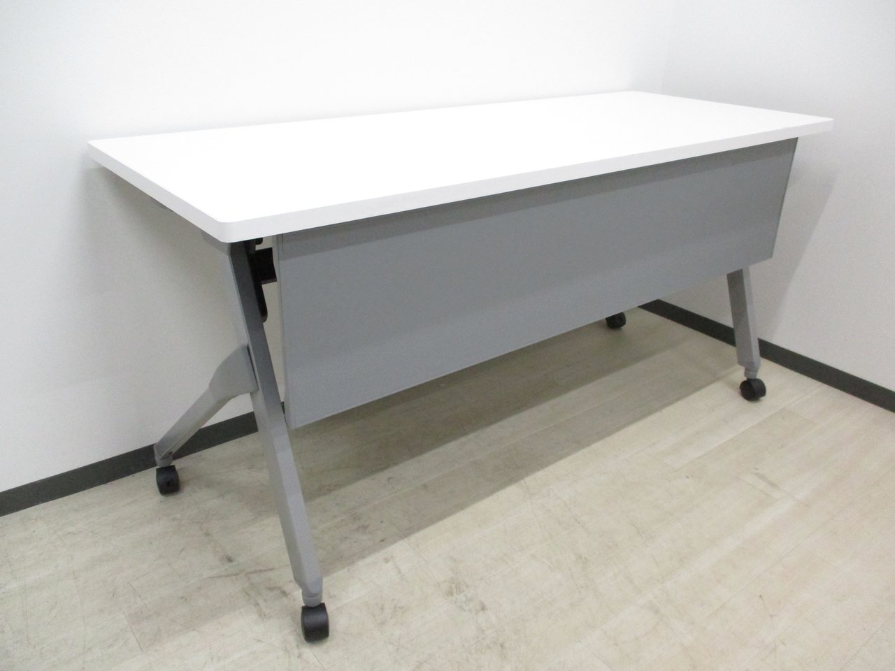 【国産！サイドスタックテーブル】状態良好で綺麗な状態！
                        その他シリーズ
                                    中古
            