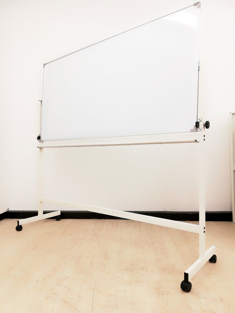 【脚付き両面無地WB！！】中古では中々出回らないホワイトボードが入荷しました！！【キャスター付きで移動も容易！！】
                        その他シリーズ
                                    中古
            