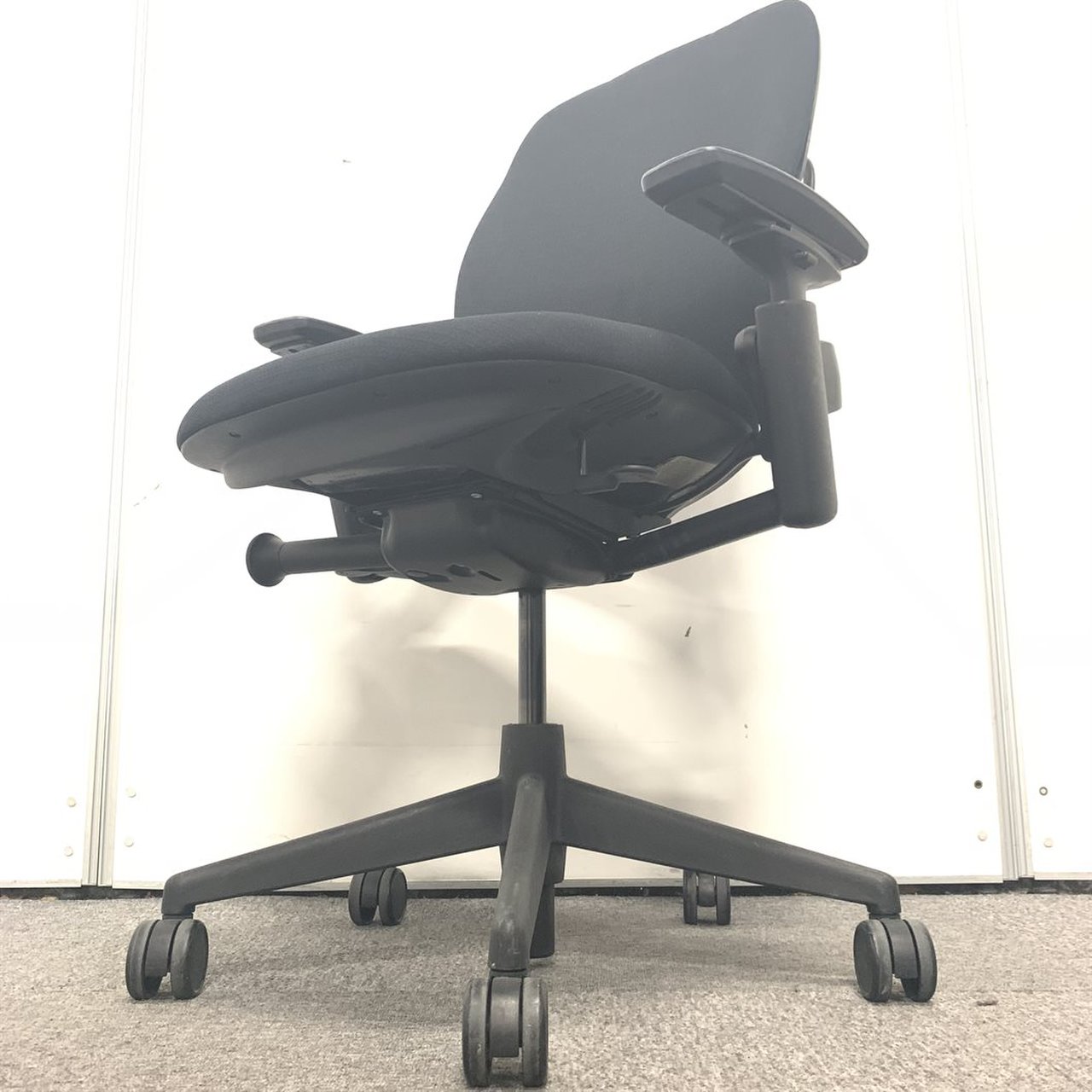 【特別価格】スチールケースのリープチェアが1脚限定入荷致しました。肘付きハイバック＆ブラックタイプ【早い者勝ち！】
                        リープチェア（HDタイプ） 
                                    中古
            