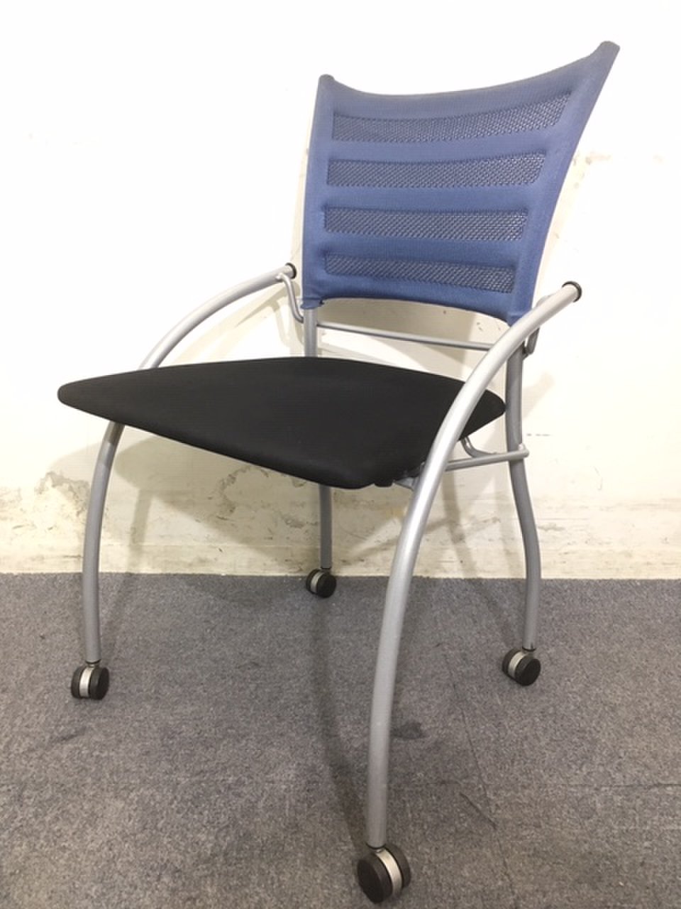 【在庫入替の為お安く！】【5脚入荷】イトーキ製　プリエ2｜ネスティングチェア｜キャスター付きで移動もらくらく！会議室などにいかがでしょうか！
                        プリエ2 
                                    中古
            