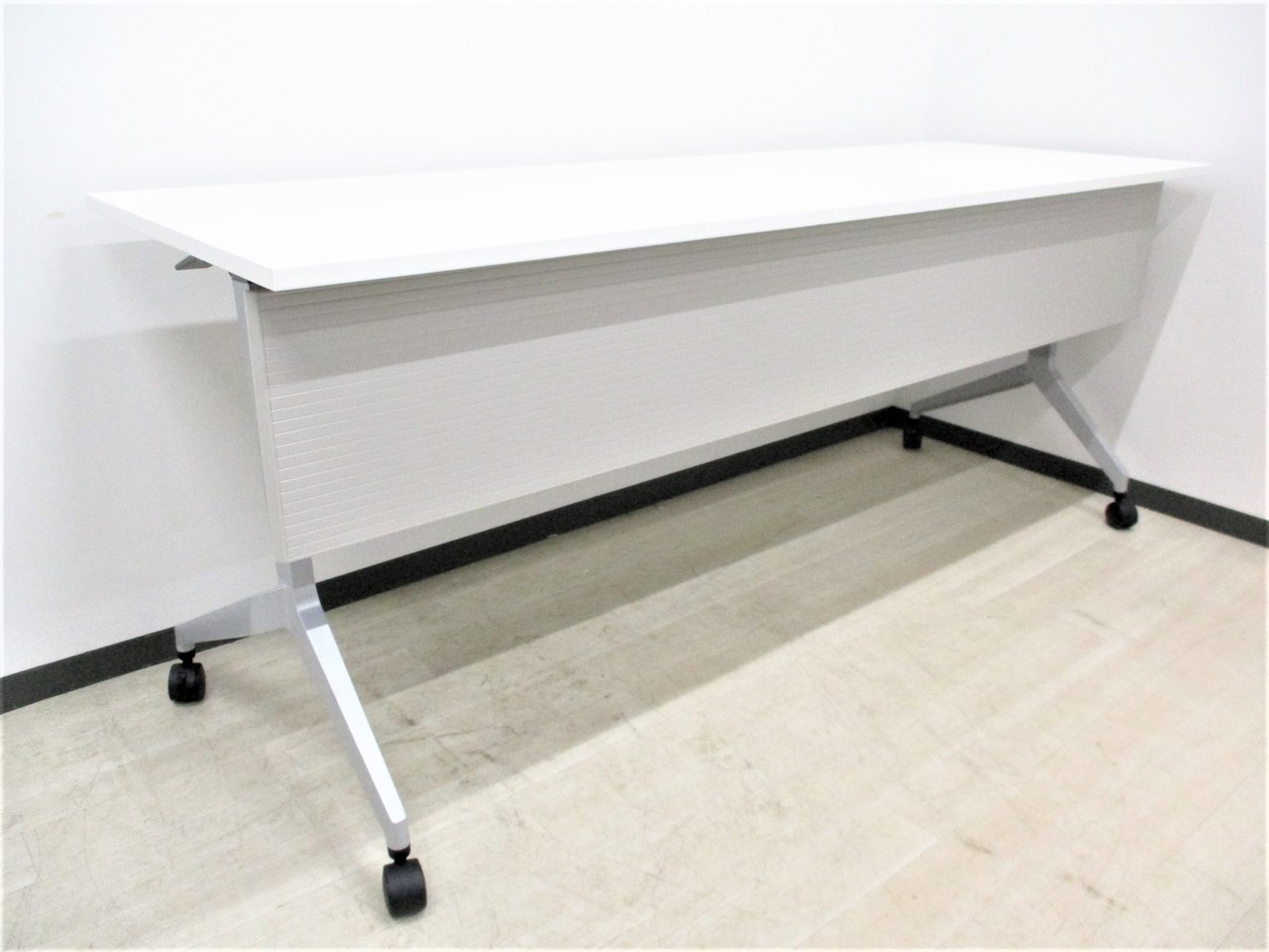 【並行スタック可能！】現在中古希少！使用しないときは折りたためる優れもの！
                        パラグラフ 
                                    中古
            