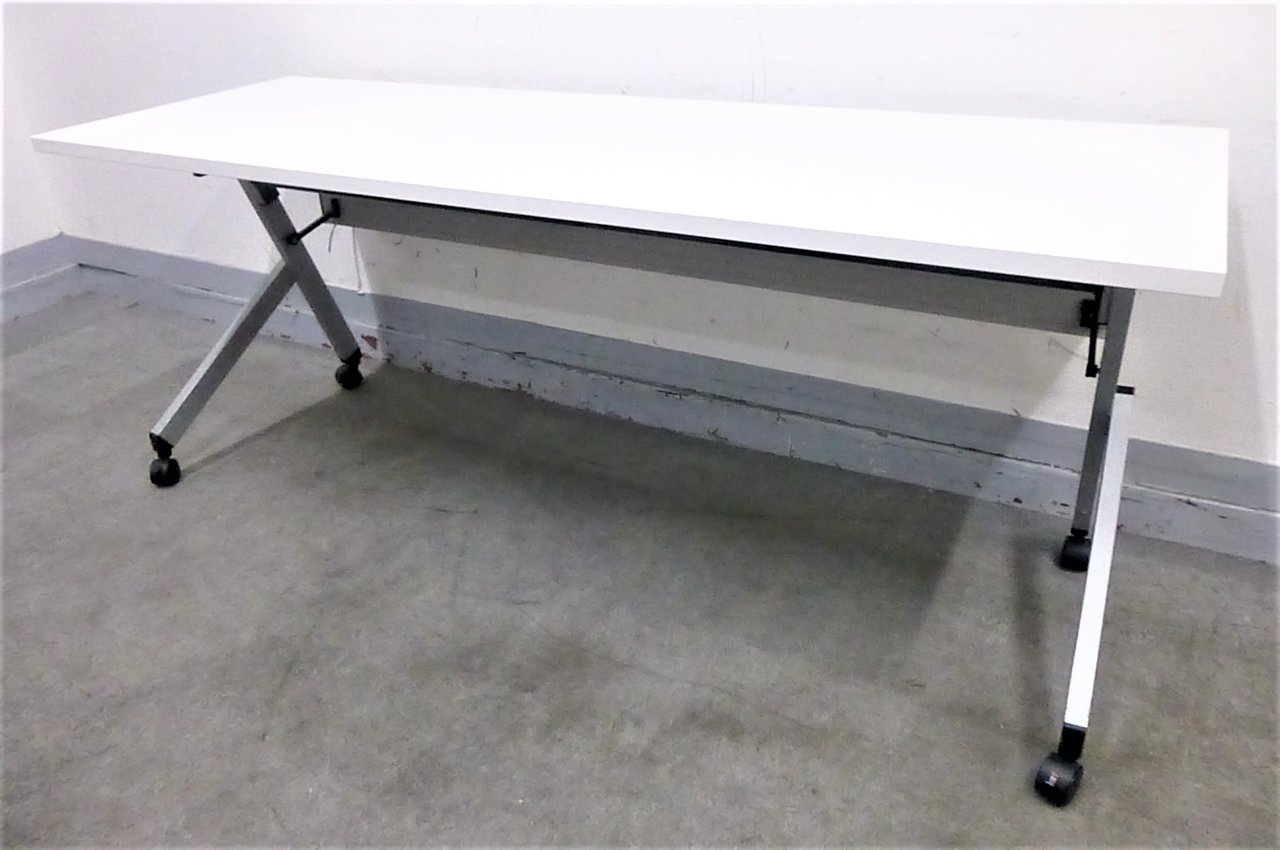 【KS】【大量入荷】内田洋行製のホワイトカラー　平行スタックテーブル
                        プラッテ 
                                    中古
            