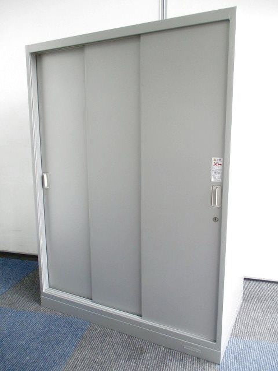 【状態良好品です】便利なスライドする扉【スタイリッシュなシルバー色】
                        レクトライン 
                                    中古
            