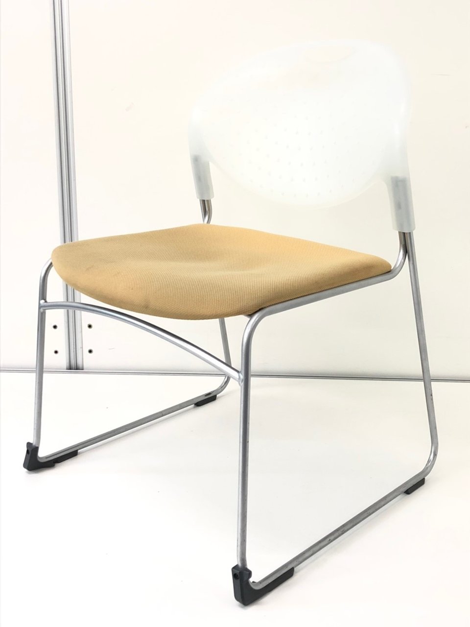 軽くても、しっかりとした作りです！イトーキ製　クリケット【座面に使用感有】
                        クリケット 
                                    中古
            