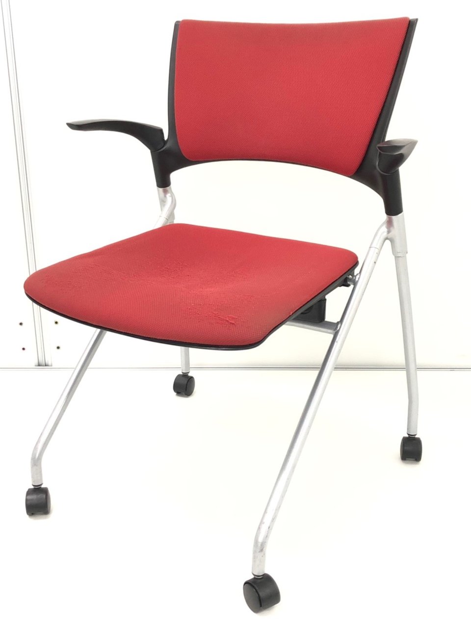 【座面に擦れ多数のため、大特価！】会議や研修あると便利なネスティングチェアです！【イトーキマノス】
                        マノス 
                                    中古
            