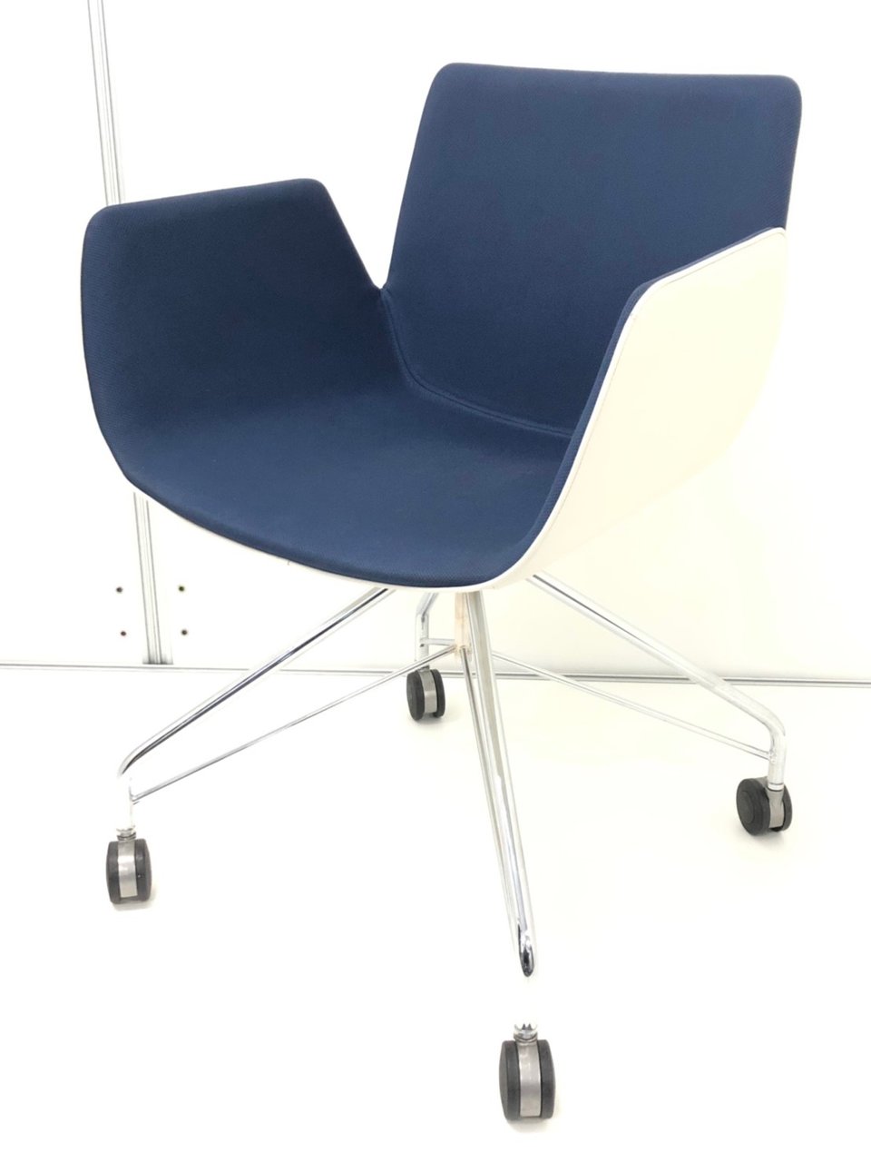 【おしゃれオフィスに！】国内メーカー製の四つ脚チェア！
                        その他シリーズ
                                    中古
            