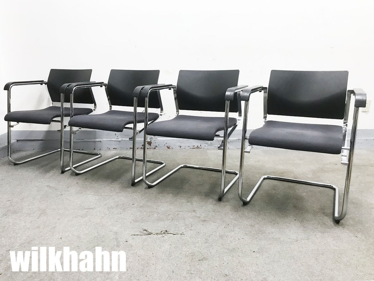 wilkhahn/ウィルクハーン　sito　カンティレバーチェア4脚セット　黒
                        その他シリーズ
                                    中古
            