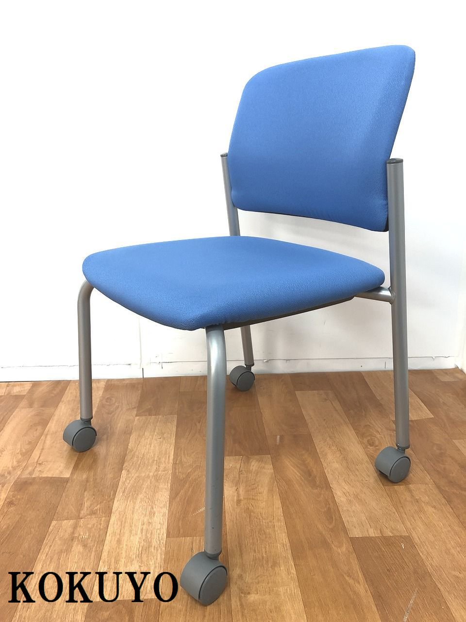 【コストパフォーマンスに優れたキャスタータイプのスタッキングチェアです！！】
                        １００シリーズ 
                                    中古
            