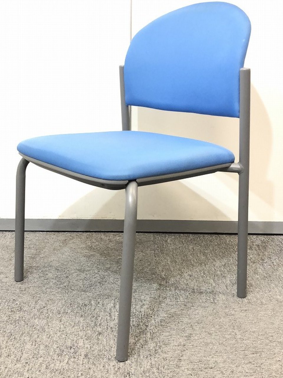 【ロット入荷】ブルーカラーで定番の商品です！自宅でも休憩室でも使用が可能です！
                        その他シリーズ
                                    中古
            