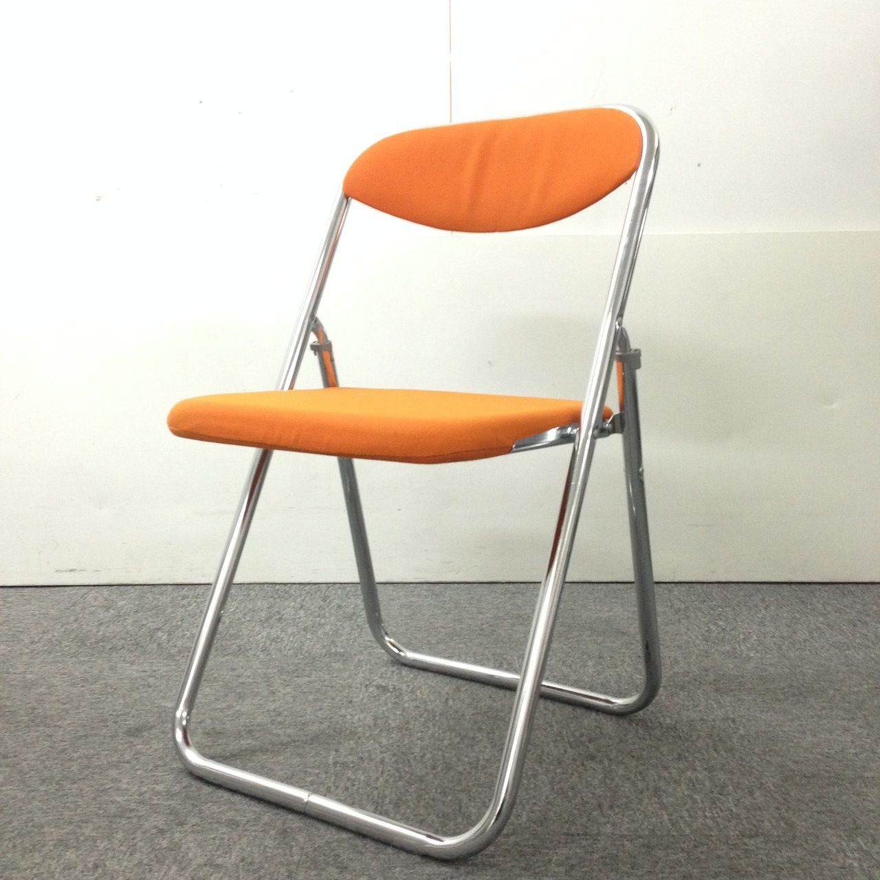 【ロット商品】クロガネ製　折り畳みチェア！講堂・会議室や多目的用でいかがでしょうか！軽いので設置も簡単！【中古家具】【リサイクル】
                        その他シリーズ
                                    中古
            