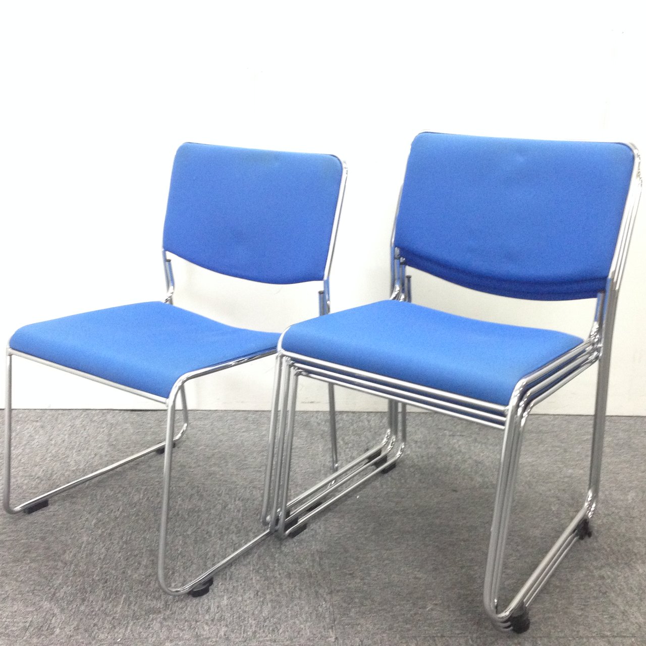 【４脚セット】綺麗なブルーのスタッキングチェア入荷！シンプルなデザイン☆【お得】
                        その他シリーズ
                                    中古
            