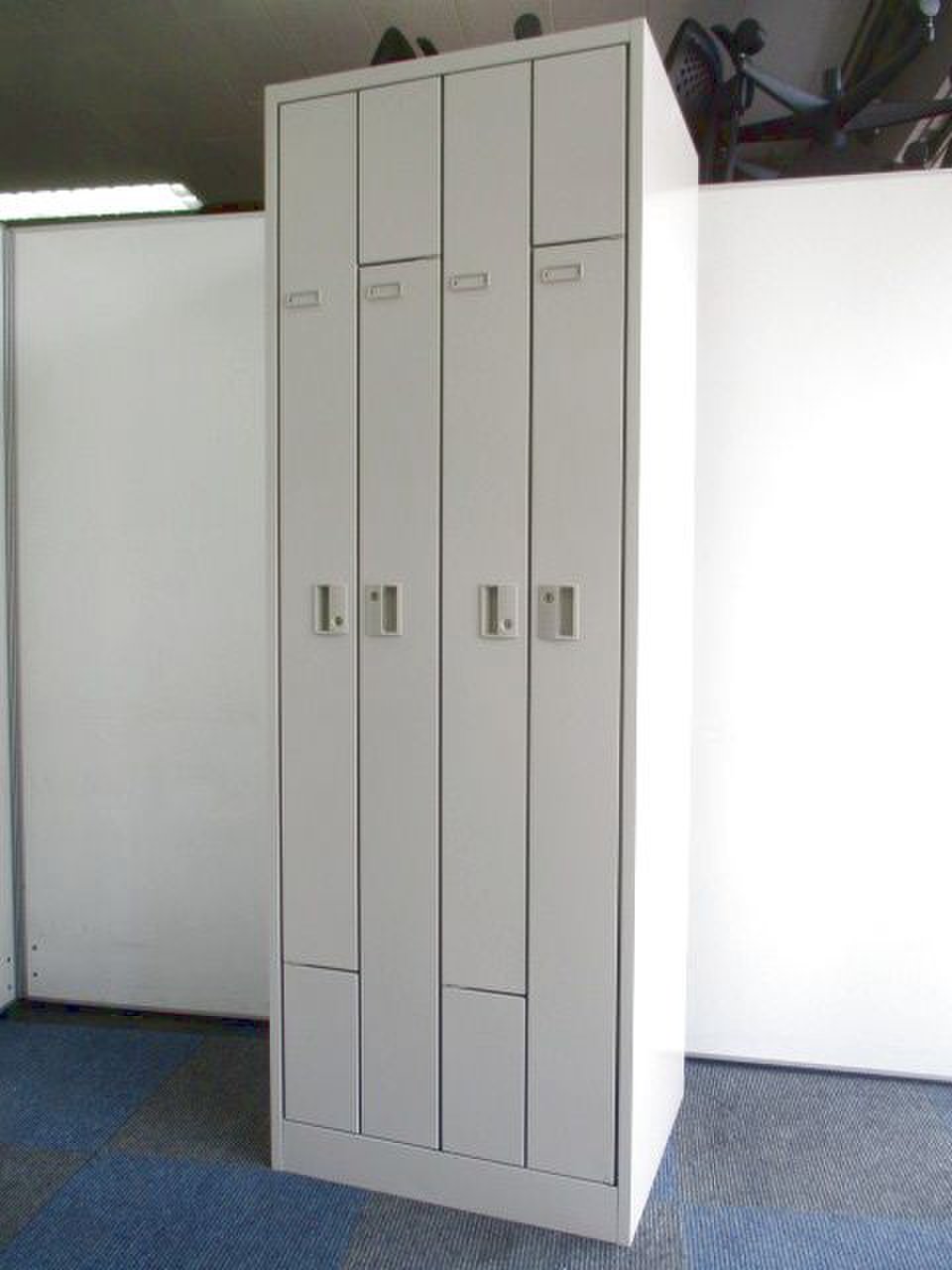 【限られたスペースでも】特殊な4人用ロッカー【鍵掛かります】
                        FZ
                                    中古
            