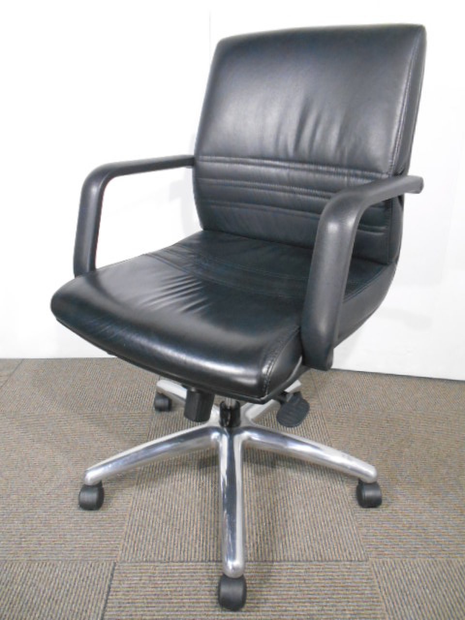 【ロット入荷】イトーキ製品のエグゼクティブチェアの入荷です！革張りのチェアになります！【関西倉庫在庫】
                        その他シリーズ
                                    中古
            