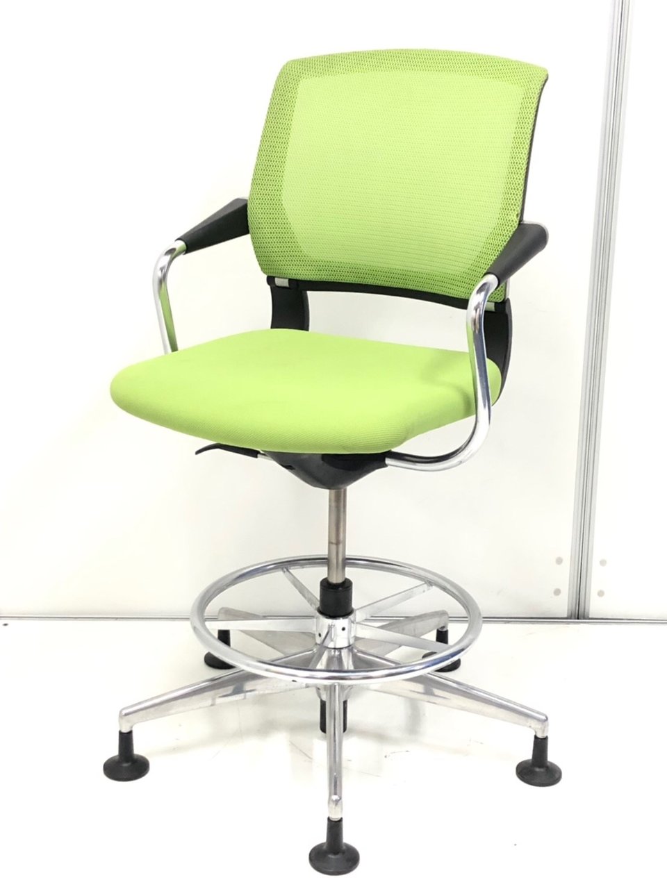 ■今がお得！【コクヨの人気現行品】ミーテイングチェアのサテリテが3脚限定入りました！爽やかなライトグリン！【メッシュ・状態良好】
                        サテリテ（キャスタータイプ） 
                                    中古
            