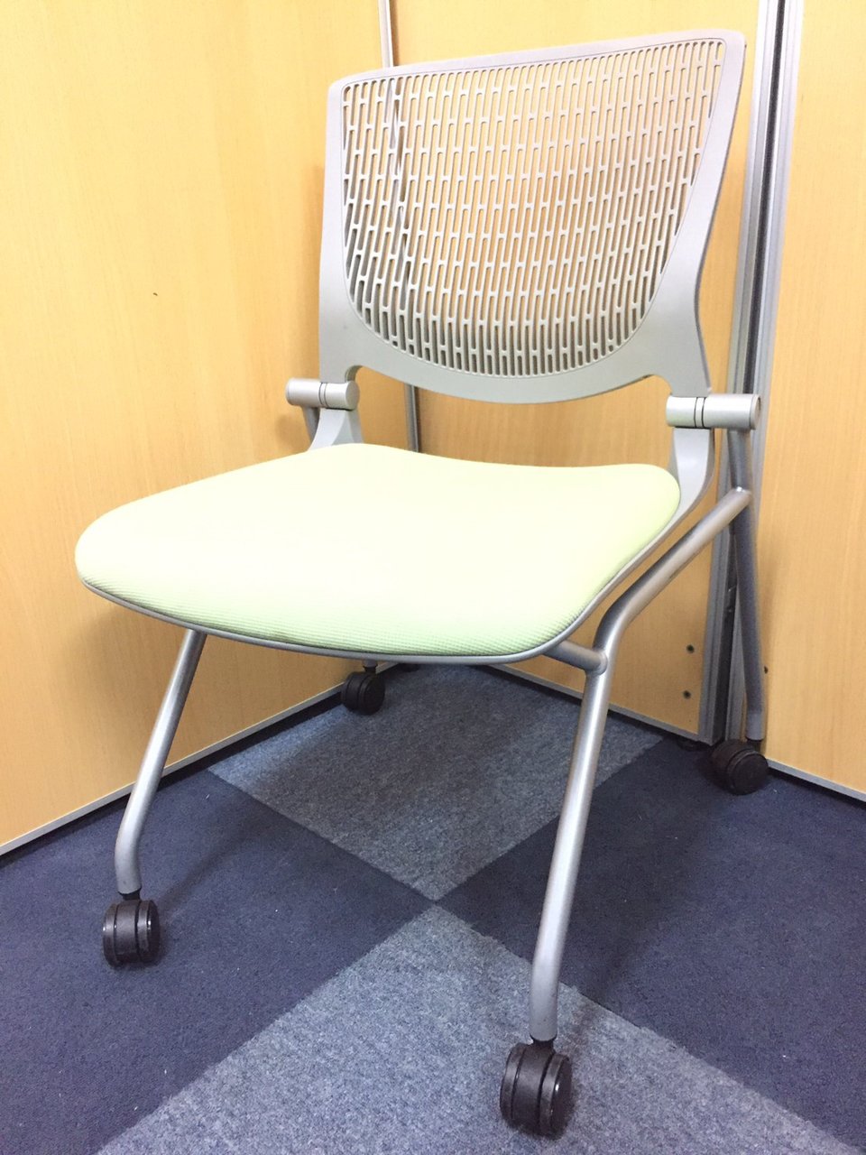 【ミーティングや会議室にピッタリ！】オカムラ　グラータ
                        グラータ 
                                    中古
            