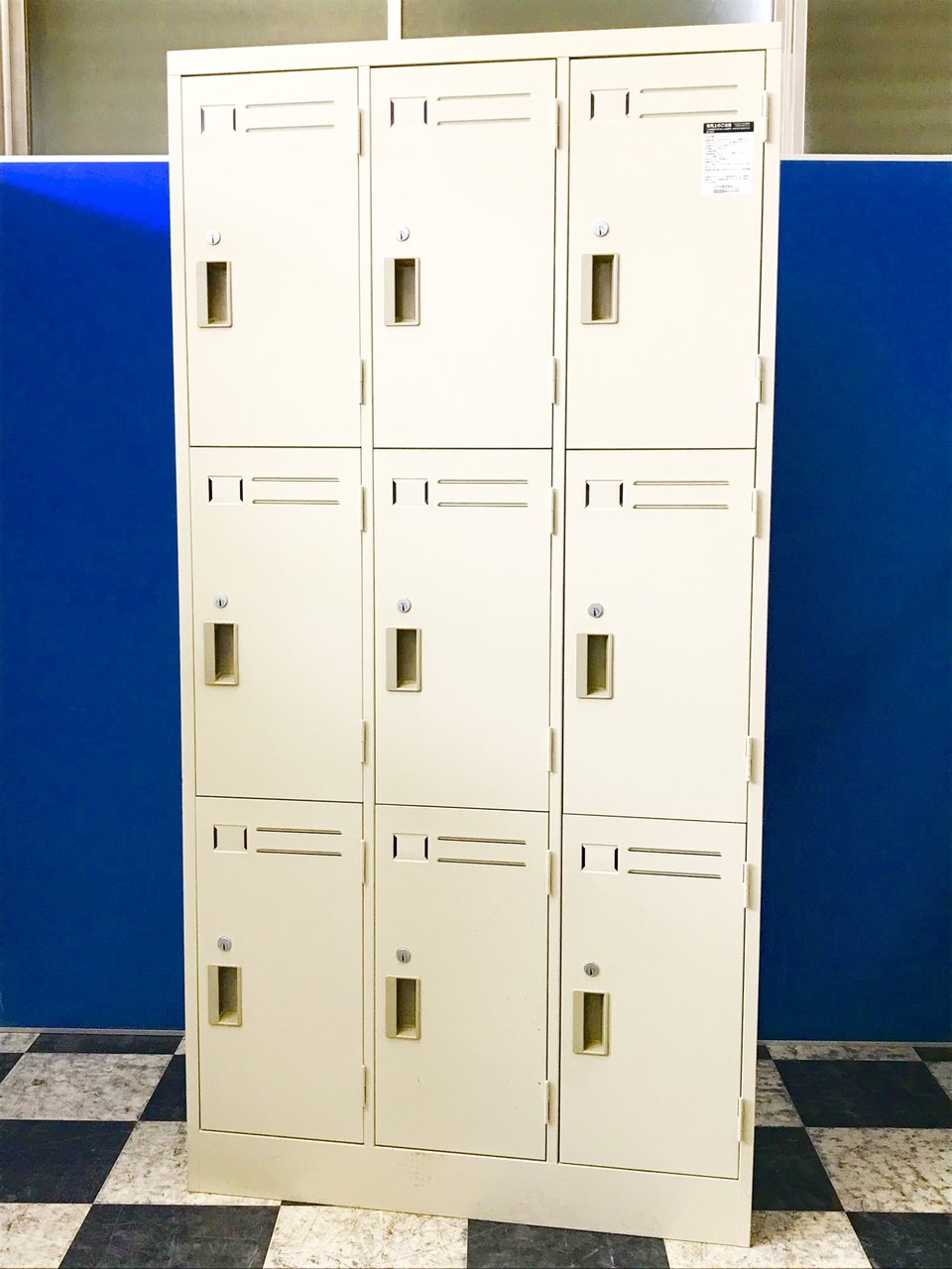 人気の多人数用ロッカー！コクヨ製の9人用ロッカー！小物収納などに最適です
                        LK
                                    中古
            