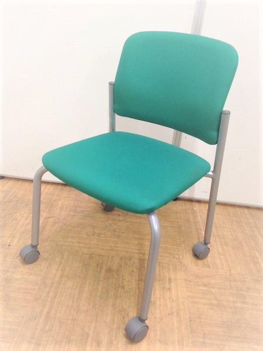 【重ねて収納可能】キャスター付きスタッキングチェア
                        CK
                                    中古
            