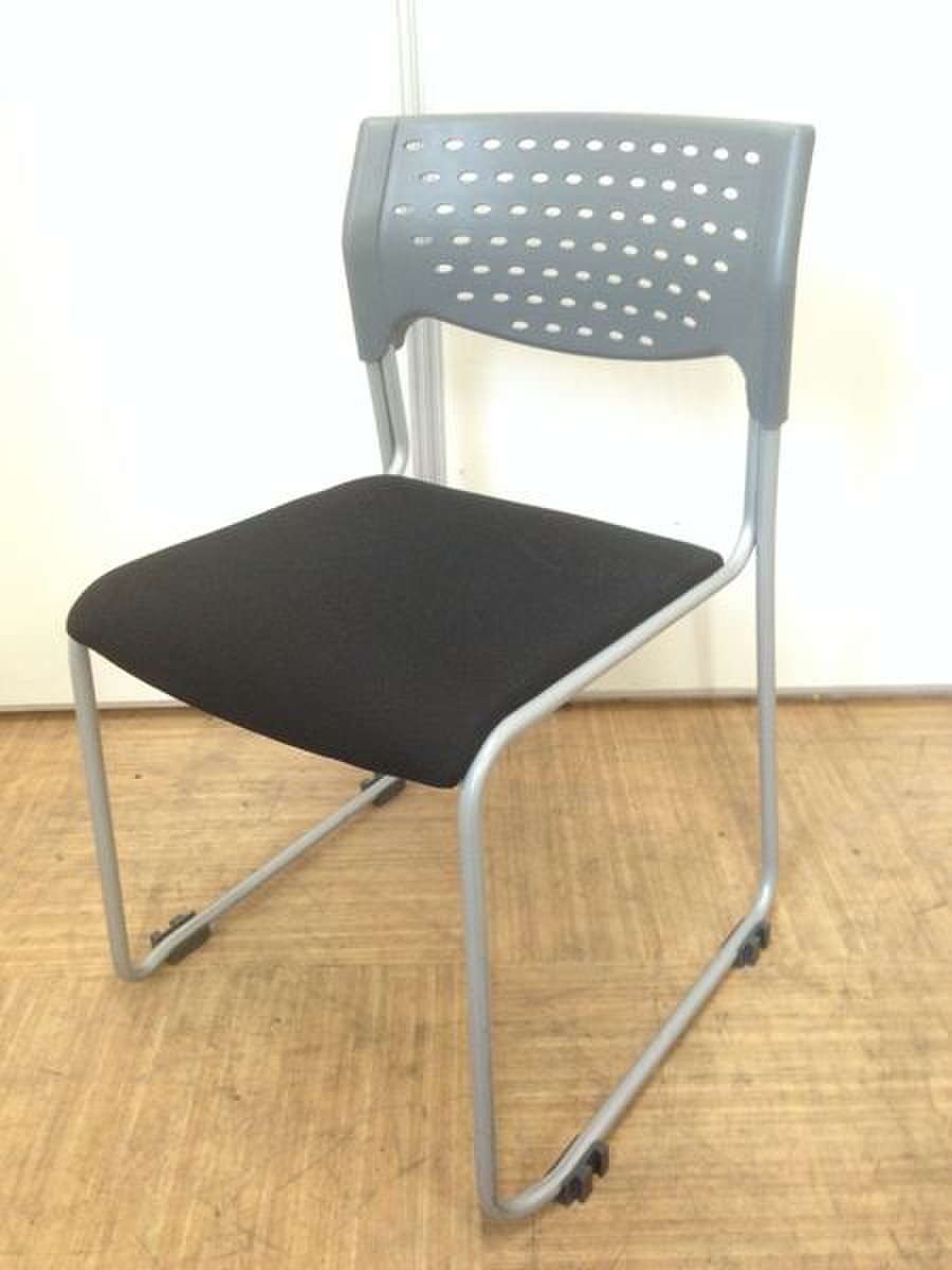 【シックなカラー：ブラック】アイコ製　スタッキングチェア　カラー：ブラック/グレー　定番カラーでお求めやすい！！
                        その他シリーズ
                                    中古
            