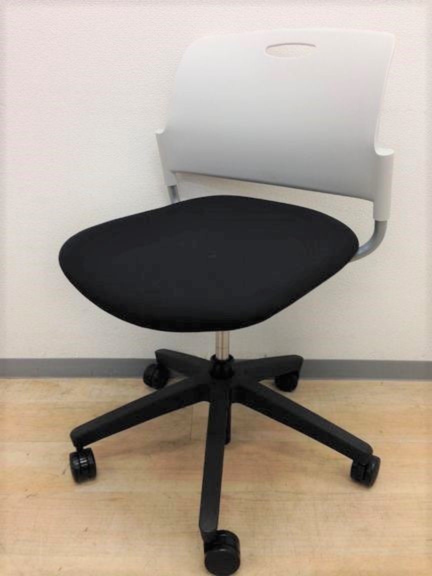 【ユーティリティ性の高い逸品】【ミーティング用なのに上下昇降できる！】キャスター付きで安定感もあるウチダ製ミーティングチェア
                        MF-270シリーズ 
                                    中古
            