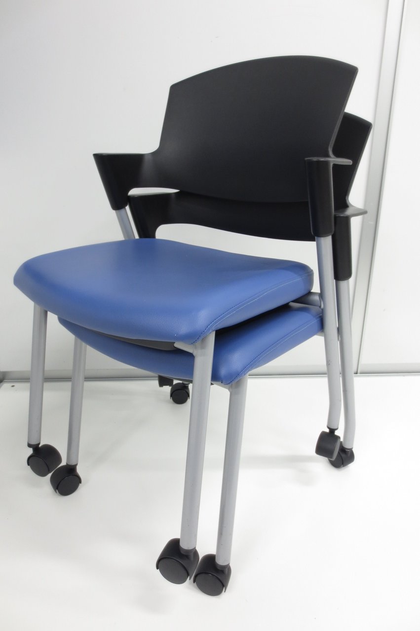 【お得なセット商品】１脚分のお値段で２脚買えるセット！【お手入れも簡単】
                        プロッティ（キャスター付） 
                                    中古
            