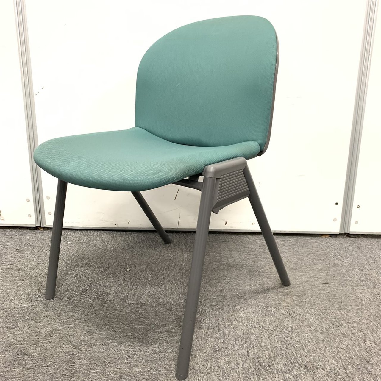 【収納に便利なスタッキングチェア☆】軽量で持ち運びもらくらくです！！コクヨ製｜グリーンカラー
                        その他シリーズ
                                    中古
            