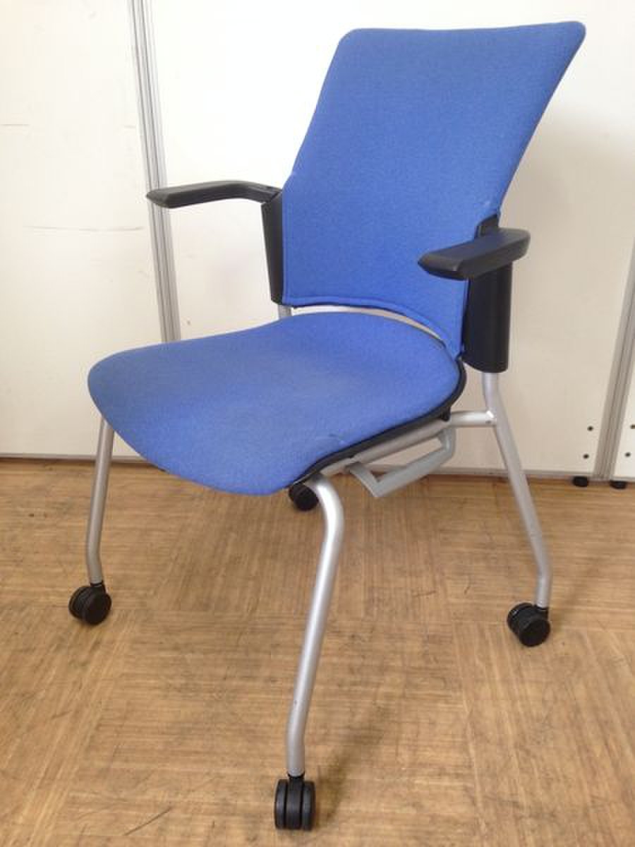 【5脚入荷！！】PLUS製の鮮やかなブルー色チェア、ハイバックタイプ!

                        その他シリーズ
                                    中古
            