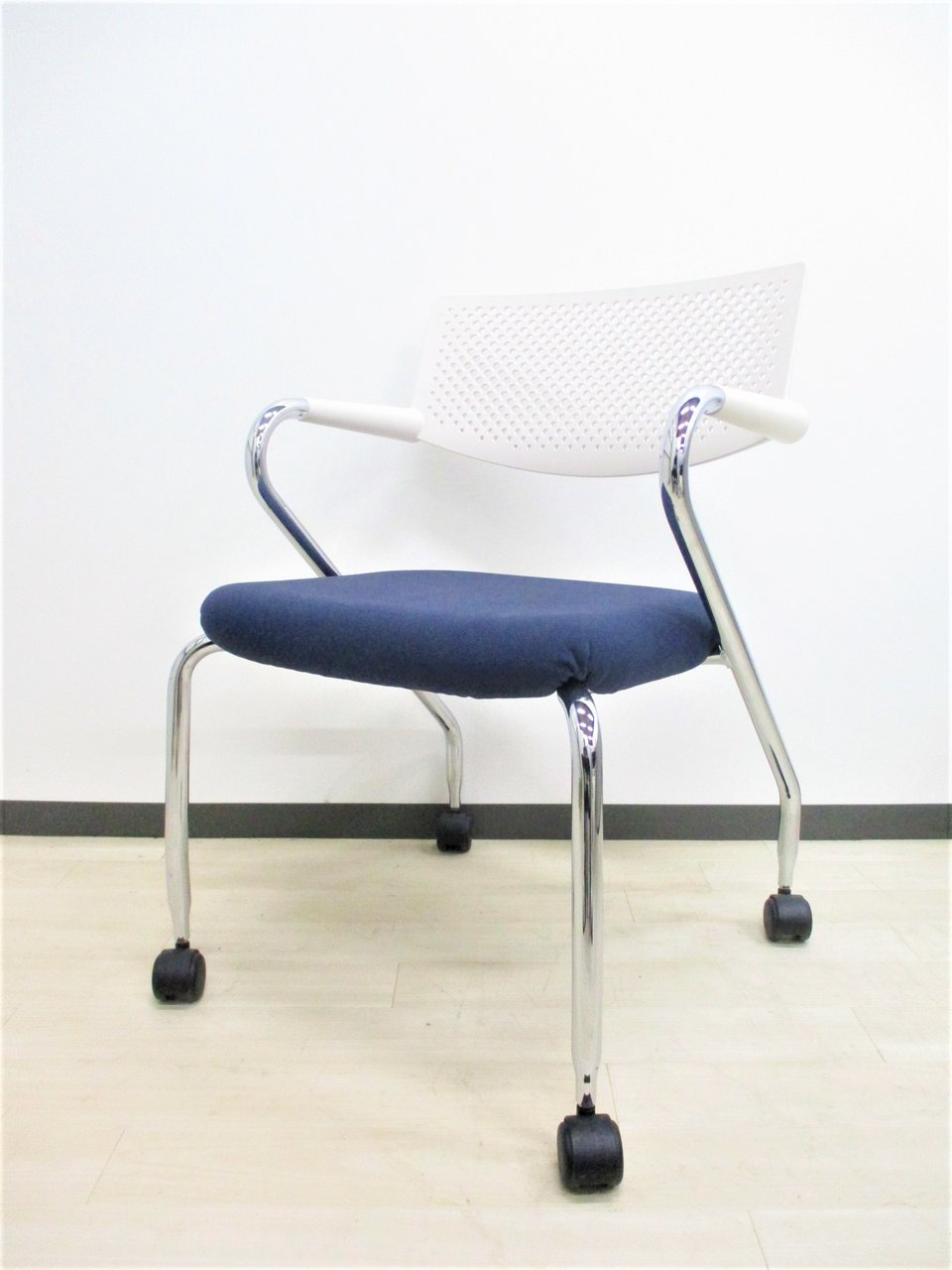 中古】ビザビチェア vitra/ヴィトラ スタッキングチェア 259674 - 中古