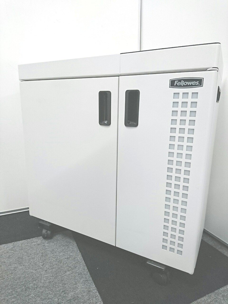 【フェローズシュレッダー】スリム、LEDガイド、ユニバーサルデザインのやすいモデルです！
                        オフィスシュレッダー 
                                    中古
            
