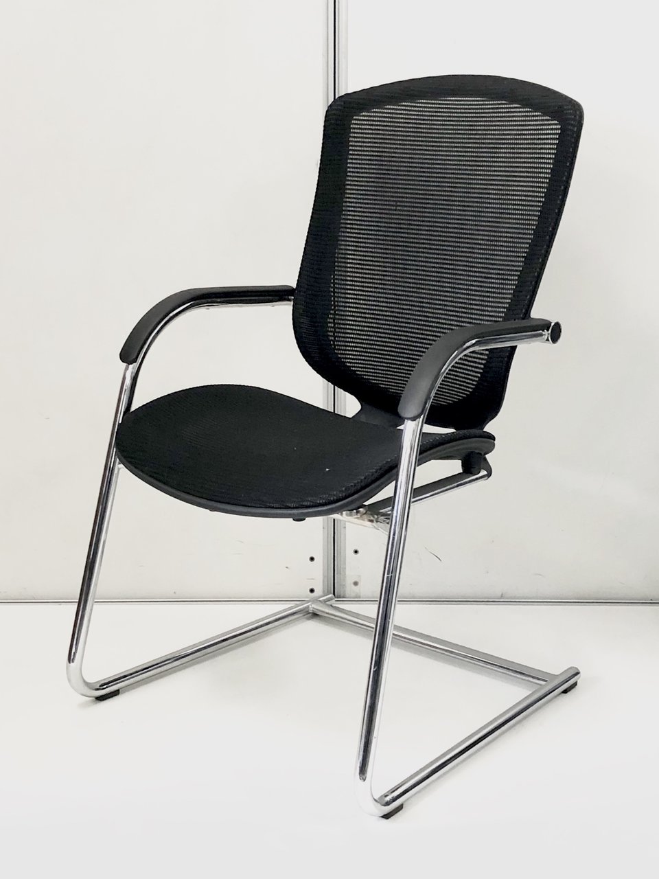 【限定2台入荷！】オカムラが誇るコンテッサチェア　【高級チェア】
                        コンテッサ 
                                    中古
            