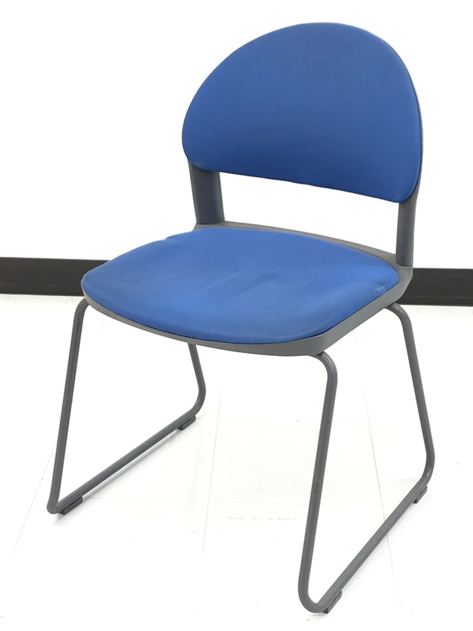 収納力抜群！！コクヨ製のスタッキングチェア150シリーズ【RP】
                        １５０シリーズ 
                                    中古
            