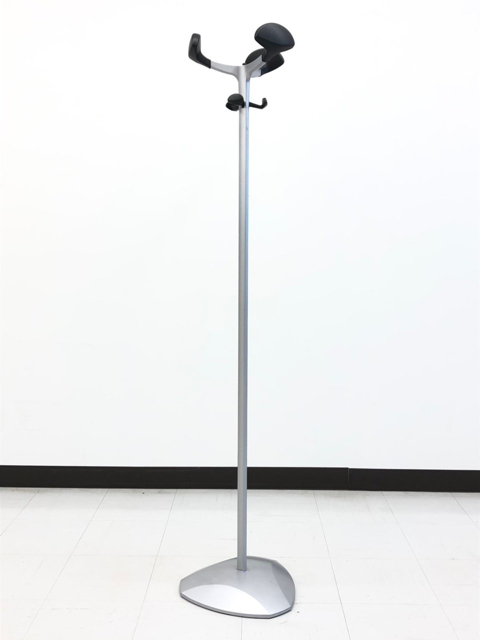 【あると便利！】スペースをとらない棒タイプのコートハンガー！【Ｊ】【RP】
                        その他シリーズ
                                    中古
            