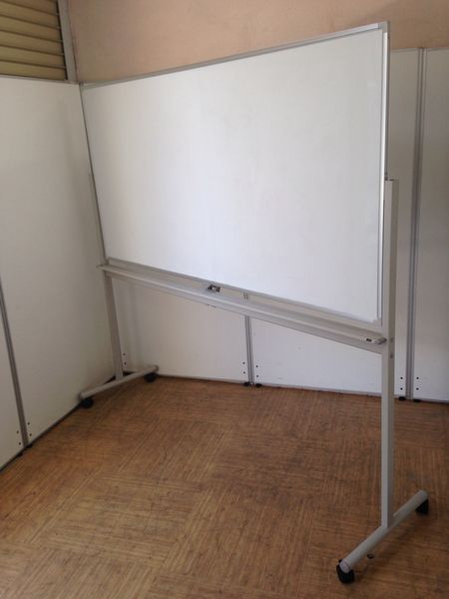 【1台のみ！！】幅1800で広々と使用が可能なホワイトボード入荷！！両面　無地！
                        その他シリーズ
                                    中古
            