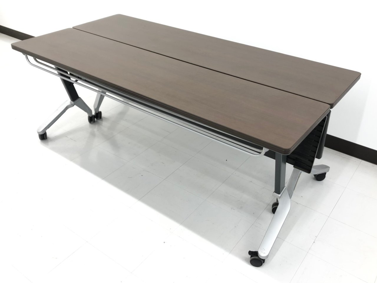 【お得な2台セット！】木目の天板が高級感を演出します！コクヨ製スタックテーブルが入荷しました！【RP】
                        その他シリーズ
                                    中古
            