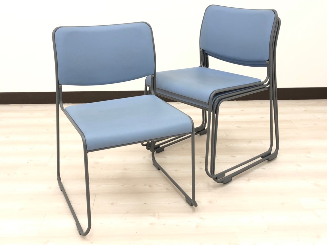 【お買い得！４脚セット！】ビニール生地で水がしみにくい！重ねて収納可能なミーティングチェア！【RP】
                        その他シリーズ
                                    中古
            