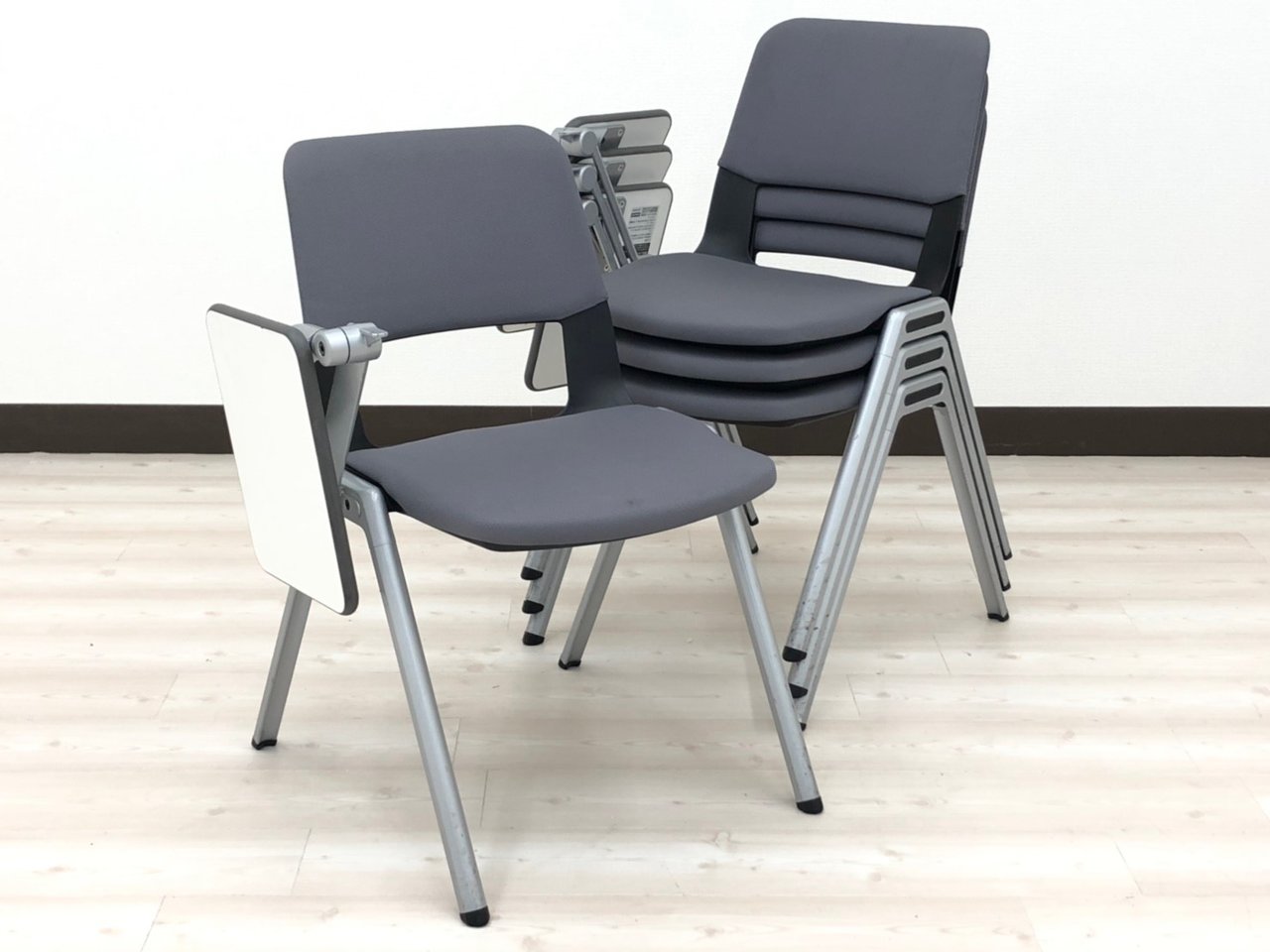 【お買い得なセット商品！】セミナーで役立つメモ台つき！縦に重ねて省スペース！【RP】
                        フリップ 
                                    中古
            