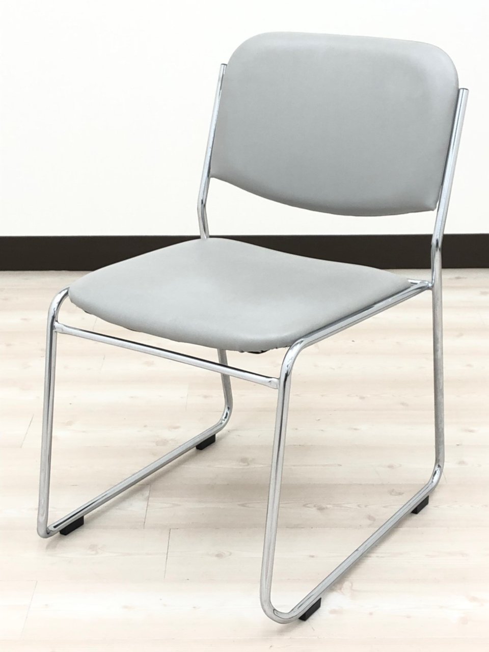 【厚めのクッションが特徴！】重ねて収納可能なミーティングチェア！シンプルなデザイン！【RP】
                        その他シリーズ
                                    中古
            