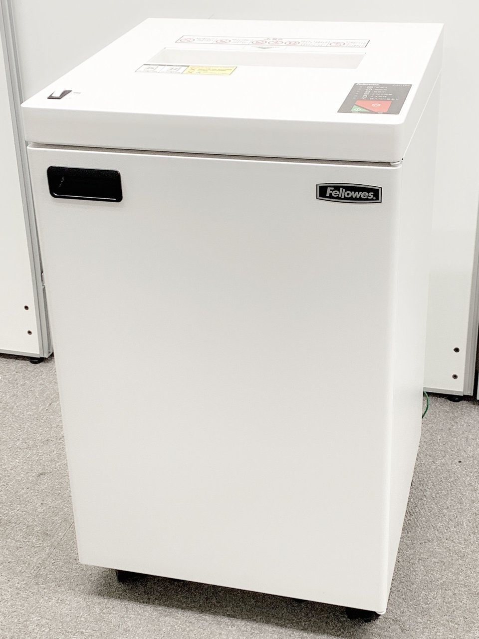 【同時細断23枚（50Hz：新品時）のマイクロカット機！】フェローズ製のJ-4311Cシリーズ｜スタイリッシュな見た目も人気の秘訣！
                        J-2311C
                                    中古
            