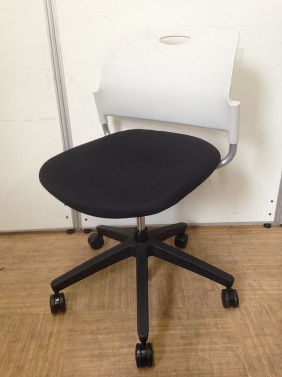 モノトーンカラーがオシャレなミーティングチェア【昇降機能付き】
                        その他シリーズ
                                    中古
            