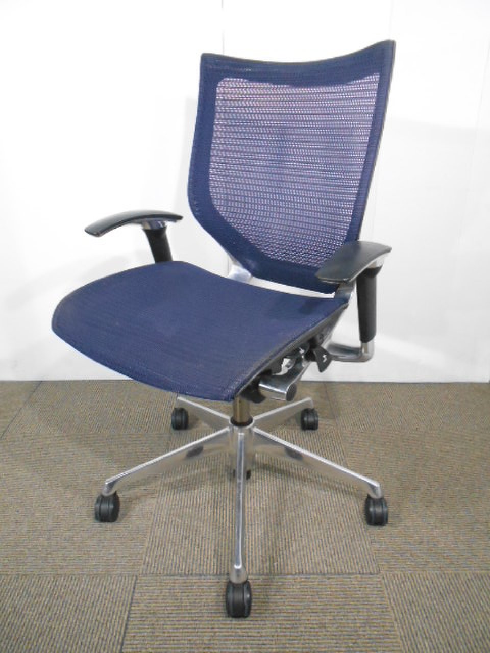 【訳あり】オカムラ製  人気のメッシュチェア バロン 肘付き【関西倉庫在庫】
                        バロン 
                                    中古
            