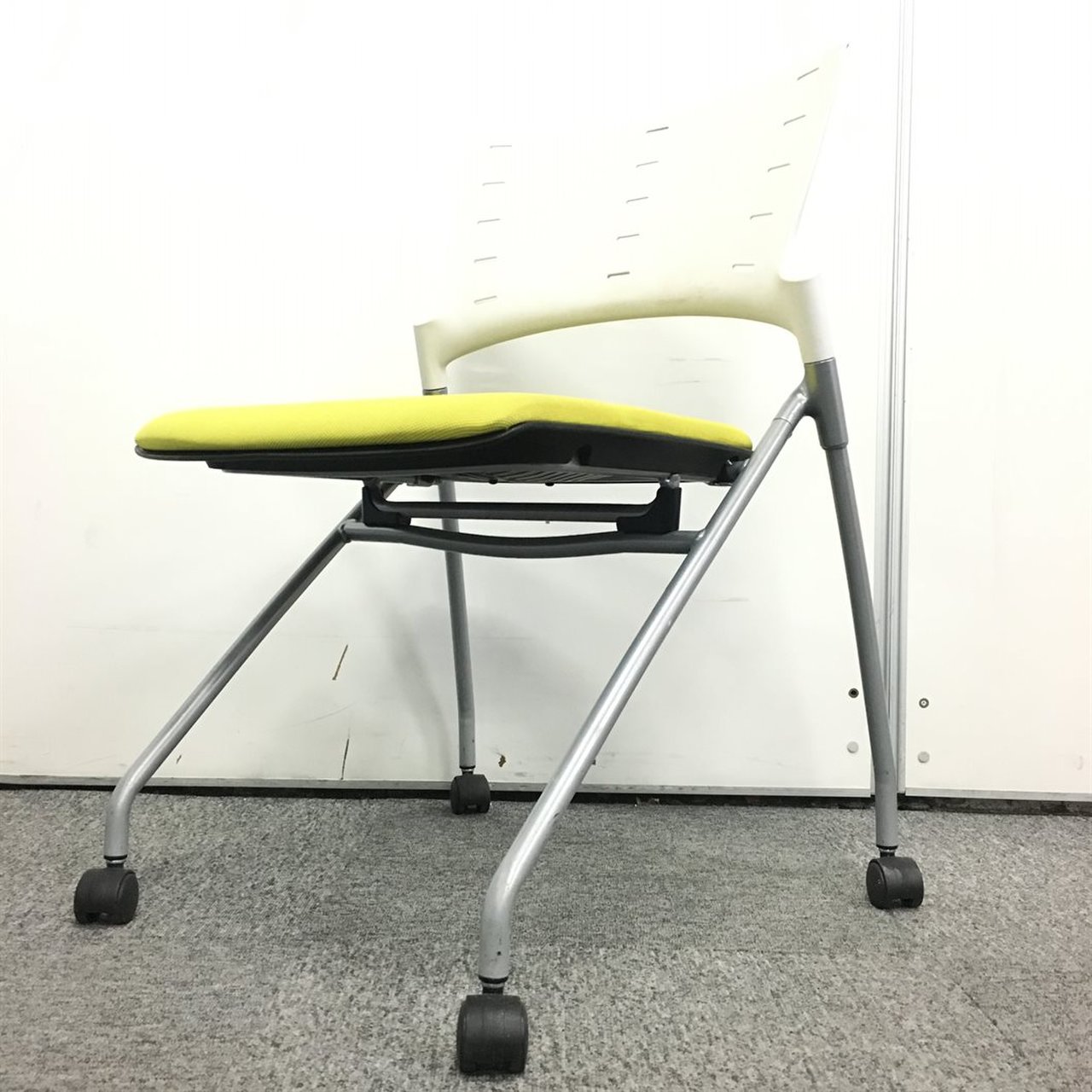 【収納に困らない！？】【鮮やかなイエロー☆】イトーキ製｜マノスチェア　【限定５台！！】
                        マノス
                                    中古
            