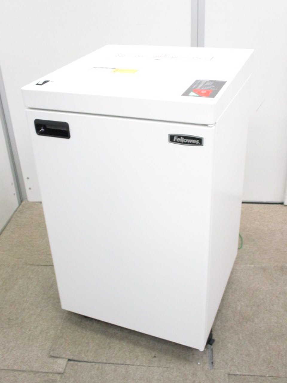 【静音設計!!】大量細断のハイセキュリティシュレッダーです。ダストボックスの容量も大きいです【フェローズ/J-4311CF】
                        J-4311CF
                                    中古
            