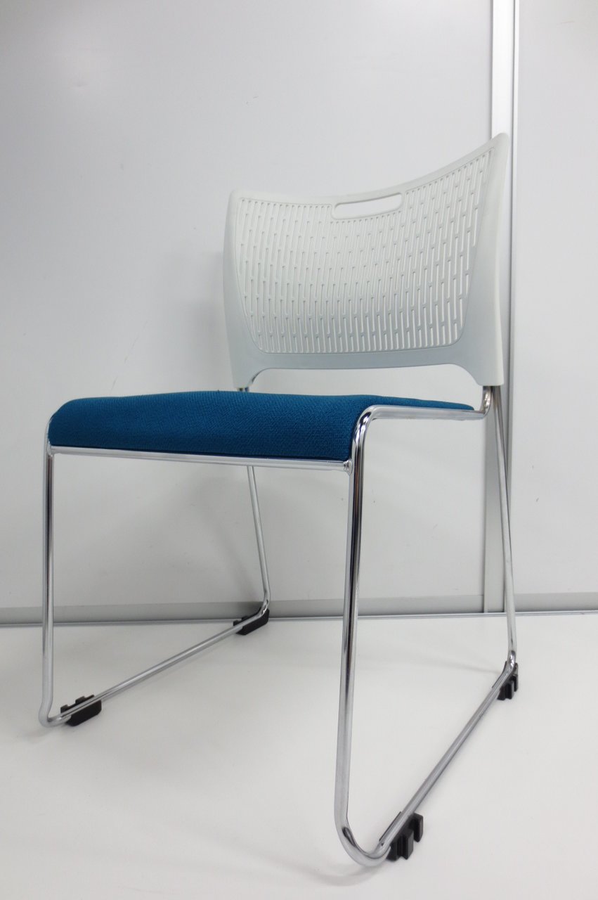 【軽くて使いやすい！】オカムラの定番シリーズの積み重ねできる万能ミーティングチェアです！
                        レーテ 
                                    中古
            