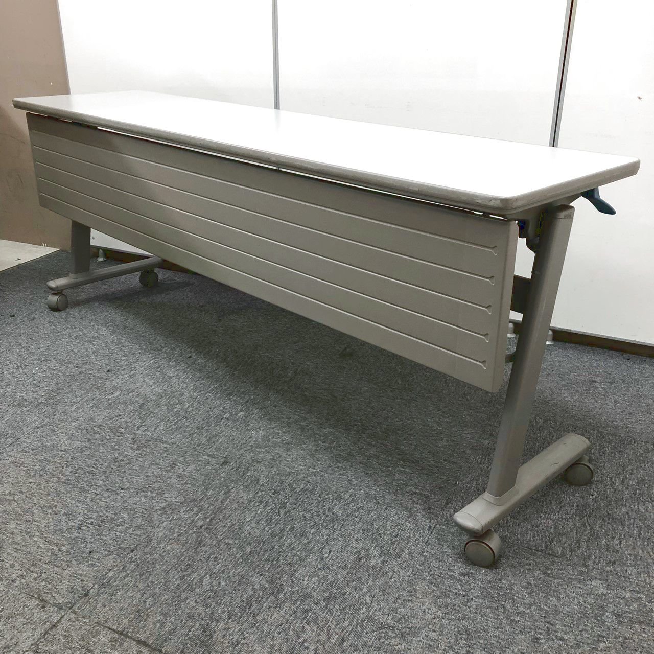 【7台入荷】幕板付きスタックテーブル　会議用としてどうぞ
                        Nタイプ
                                    中古
            