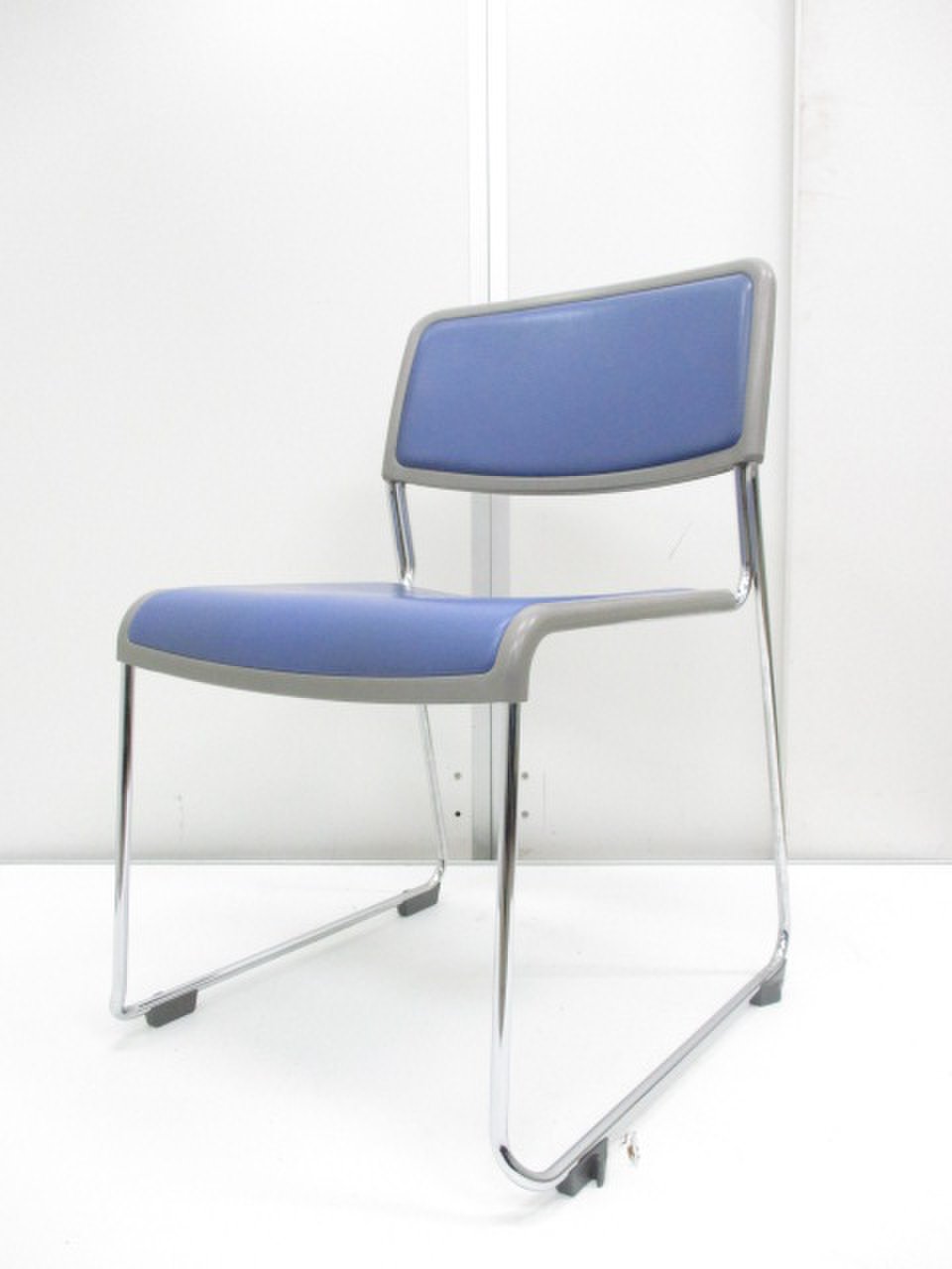 【汚れに強い!!】ビニール地のスタッキングチェアです!!
                        その他シリーズ
                                    中古
            